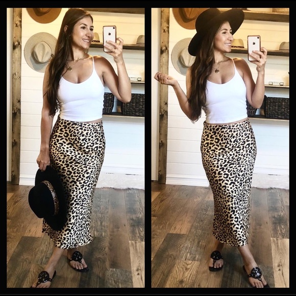 Leopard print midi satin skirt - Picture 4 of 9